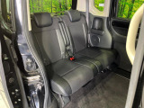 後部座席も気になるようなキズ・汚れやへたり等、大きなダメージはなく、良好な状態です。