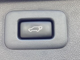 【パワーバックドア】スマートキーや運転席のボタンを押すだけでリアゲートが自動で開閉します!荷物を持っている時や、高い位置にあるバックドアを閉める際に便利な機能です♪