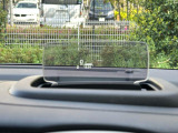 【ヘッドアップディスプレイ】運転に必要な情報やセーフティーサポートの警告などをメーターパネルを見なくても確認ができます☆視線移動が少なくなり安全運転ができますね♪
