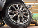 【純正19インチアルミホイール】外観にマッチした純正アルミホイールを装着しております。各種社外アルミホイールや、スタッドレスタイヤも取扱いしております。是非ご相談ください♪