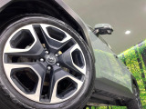 【純正19インチアルミホイール】外観にマッチした純正アルミホイールを装着しております。各種社外アルミホイールや、スタッドレスタイヤも取扱いしております。是非ご相談ください♪