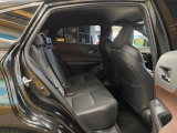 後部座席も気になるようなキズ・汚れやへたり等、大きなダメージはなく、良好な状態です。