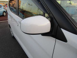 電動格納ドアミラーです。サイドバイザーも付いています!
