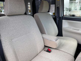 運転席、助手席ともに綺麗です。