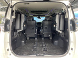 後席を格納すると、これだけの広さが!シーンに合わせたシートアレンジで、大きな荷物も積むことが出来ます♪