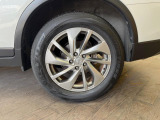 【純正18インチアルミホイール】外観にマッチした純正アルミホイールを装着しております。各種社外アルミホイールや、スタッドレスタイヤも取扱いしております。是非ご相談ください♪