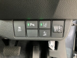 ホンダセンシング装着車となっております。衝突軽減ブレーキ、誤発進抑制機能、歩行者事故低減ステアリング、路外逸脱抑制機能、アダプティブクルーズコントロール、車線維持支援システム他、安全運転を幅広く支援。