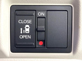 【パワースライドドア】スマートキーや運転席のスイッチでスライドドアの開閉が可能♪電動だから力を入れてドアを開ける必要が無く、小さいお子様でも、重い荷物を持っている時もラクに開け閉めできます♪