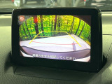 【バックカメラ】駐車時に後方がリアルタイム映像で確認できます。大型商業施設や立体駐車場での駐車時や、夜間のバック時に大活躍!運転スキルに関わらず、今や必須となった装備のひとつです!