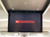 【フリップダウンモニター】大画面モニターで後席でもエンタメをお楽しみいただけます。小さなお子様にも大人気の装備です♪