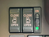 【両側パワースライドドア】スマートキーや運転席のスイッチで後席両側スライドドアの開閉が可能♪電動だから力を入れてドアを開ける必要が無く、小さなお子様でも簡単に開け閉めでき快適です♪