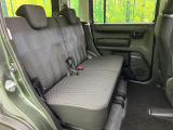 後部座席も気になるようなキズ・汚れやへたり等、大きなダメージはなく、良好な状態です。