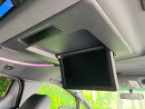 【フリップダウンモニター】大画面モニターで後席でもエンタメをお楽しみいただけます。小さなお子様にも大人気の装備です♪