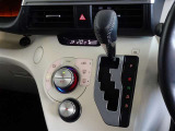車内を快適に、オートエアコンを装備しています。
