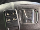 【Hondaスマートキー】カバンやポケットに入れたままでもドアの施錠・解錠が可能なスマートキーを装備。エンジンのオン・オフ時もカギを取り出す必要が無いからとっても便利です♪