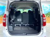 後席を格納すると、これだけの広さが!シーンに合わせたシートアレンジで、大きな荷物も積むことが出来ます♪