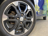 【純正15インチアルミホイール】外観にマッチした純正アルミホイールを装着しております。各種社外アルミホイールや、スタッドレスタイヤも取扱いしております。是非ご相談ください♪