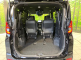 後席を格納すると、これだけの広さが!シーンに合わせたシートアレンジで、大きな荷物も積むことが出来ます♪