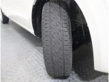 タイヤ溝はほとんどありません。タイヤ交換をご希望のお客様はお気軽に担当営業へご相談下さい。お見積りからお渡しまでしっかりご提案させていただきます。