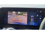 【リバ-ス連動カメラシステム】リバースと連動し、車両後方の映像をディスプレィに表示歪みの少ないカメラにより鮮明な画像で後退の運転操作をサポートします。