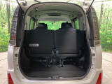 普段のお買い物や通勤、送迎等に十分な荷室スペースを確保しております。セカンドシートを倒すと、大きな荷物の積載も可能です♪