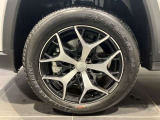 Jeep純正18インチアルミホイールとなっております。