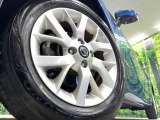 【純正15インチアルミホイール】外観にマッチした純正アルミホイールを装着しております。各種社外アルミホイールや、スタッドレスタイヤも取扱いしております。是非ご相談ください♪