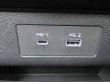USB充電専用電源ソケットも付いています。モバイル機器などの充電専用