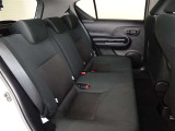 広いとは言えませんが3名乗車できるセカンドシートです。