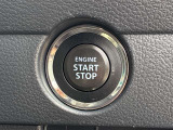 【プッシュスタート】プッシュスタート機能を採用。キーを取り出すことなく、ボタンひとつでエンジンの始動・停止ができ、スムーズで快適なドライブをサポートします。