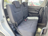 後部座席も気になるようなキズ・汚れやへたり等、大きなダメージはなく、良好な状態です。