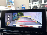 【パノラミックビューモニター】専用のカメラにより、上から見下ろしたような視点で360度クルマの周囲を確認することができます☆死角部分も確認しやすく、狭い場所での切り返しや駐車もスムーズに行えます。