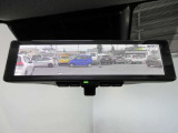 インテリジェントルームミラー装備後部の様子をカメラで映すので後席の人や荷物に視界を妨げられません通常のミラ-にも切り替えられます
