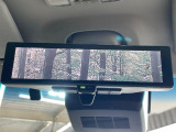 【デジタルインナーミラー】後席の大きな荷物や同乗者で後方が確認しづらい時でも安心!カメラが撮影した車両後方の映像をルームミラー内に表示。クリアな視界で状況の確認が可能です!