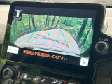 【バックカメラ】駐車時に後方がリアルタイム映像で確認できます。大型商業施設や立体駐車場での駐車時や、夜間のバック時に大活躍!運転スキルに関わらず、今や必須となった装備のひとつです!