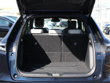 簡単に収納できる後部座席!大空間が出現します!シートアレンジが多彩な点も特徴です!レジャー用品も積み込めます!