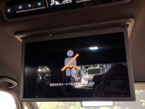【フリップダウンモニター】大画面モニターで後席でもエンタメをお楽しみいただけます。小さなお子様にも大人気の装備です♪