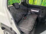 後部座席も気になるようなキズ・汚れやへたり等、大きなダメージはなく、良好な状態です。