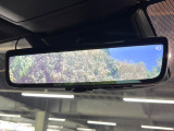 【デジタルインナーミラー】後席の大きな荷物や同乗者で後方が確認しづらい時でも安心!カメラが撮影した車両後方の映像をルームミラー内に表示。クリアな視界で状況の確認が可能です!