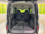 後席を格納すると、これだけの広さが!シーンに合わせたシートアレンジで、大きな荷物も積むことが出来ます♪