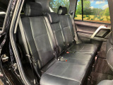 後部座席も気になるようなキズ・汚れやへたり等、大きなダメージはなく、良好な状態です。