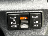 【両側パワースライドドア】スマートキーや運転席のスイッチで後席両側スライドドアの開閉が可能♪電動だから力を入れてドアを開ける必要が無く、小さなお子様でも簡単に開け閉めでき快適です♪