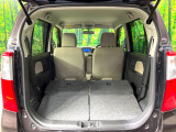 普段のお買い物や通勤、送迎等に十分な荷室スペースを確保しております。セカンドシートを倒すと、大きな荷物の積載も可能です♪