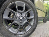 【純正16インチアルミホイール】外観にマッチした純正アルミホイールを装着しております。各種社外アルミホイールや、スタッドレスタイヤも取扱いしております。是非ご相談ください♪