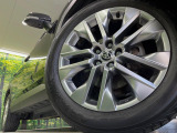 【純正19インチアルミホイール】外観にマッチした純正アルミホイールを装着しております。各種社外アルミホイールや、スタッドレスタイヤも取扱いしております。是非ご相談ください♪