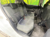 後部座席も気になるようなキズ・汚れやへたり等、大きなダメージはなく、良好な状態です。