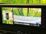 【アラウンドビューモニター】専用のカメラにより、上から見下ろしたような視点で360度クルマの周囲を確認することができます☆死角部分も確認しやすく、狭い場所での切り返しや駐車もスムーズに行えます。