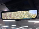 【デジタルインナーミラー】後席の大きな荷物や同乗者で後方が確認しづらい時でも安心!カメラが撮影した車両後方の映像をルームミラー内に表示。クリアな視界で状況の確認が可能です!