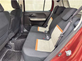 コンパクトながらリアシートもスペースをしっかり確保!「まるごとクリーニング」も実施済です☆ISOFIX対応のチャイルドシートも簡単に固定できます☆