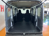 後部座席を倒せばさらに広々